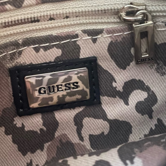 Guess wristlet Clutch - Picture 4 of 6
